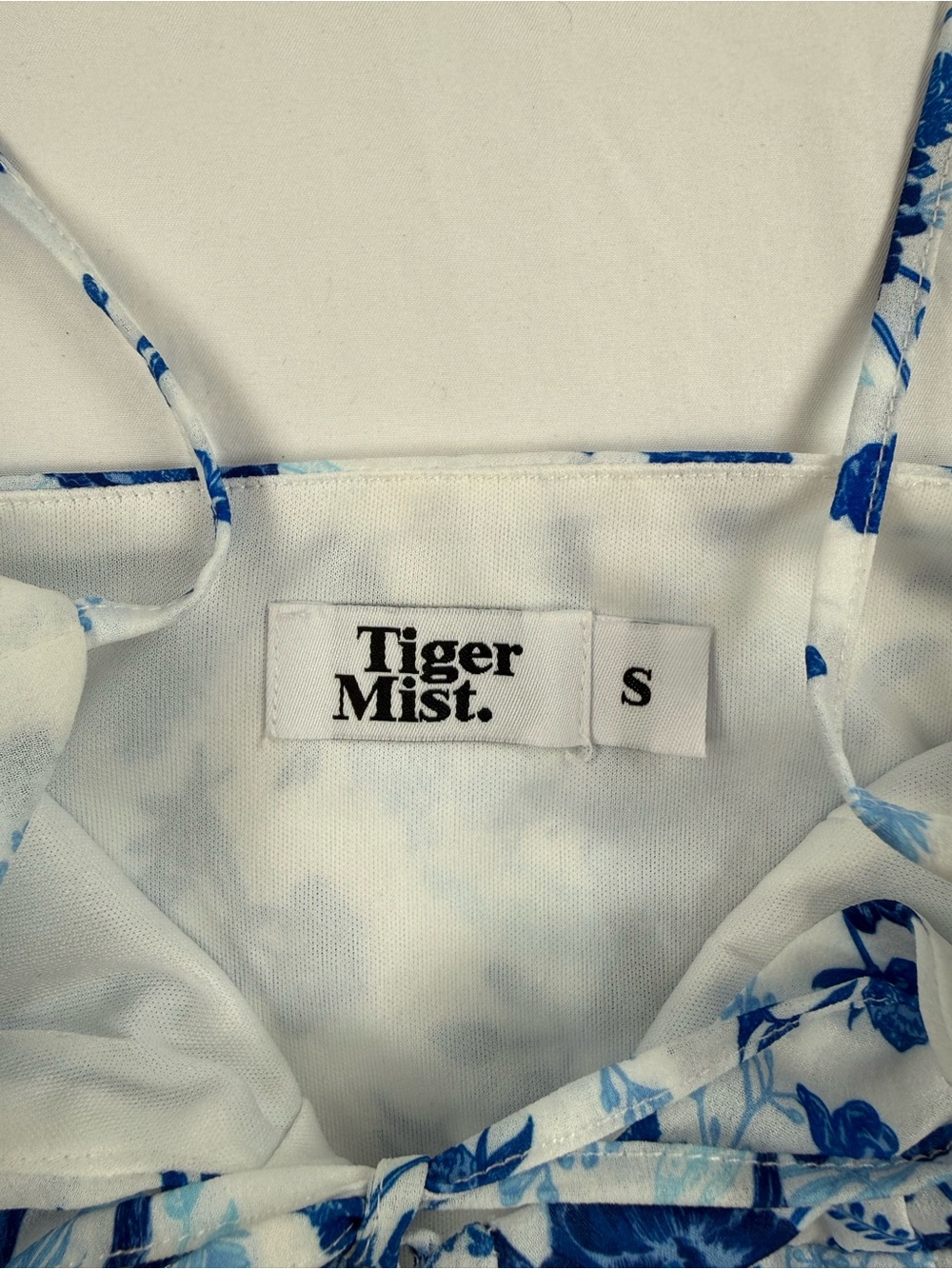 Tiger Mist White and Blue Floral Tie-Front Crop - Picture 3 of 6